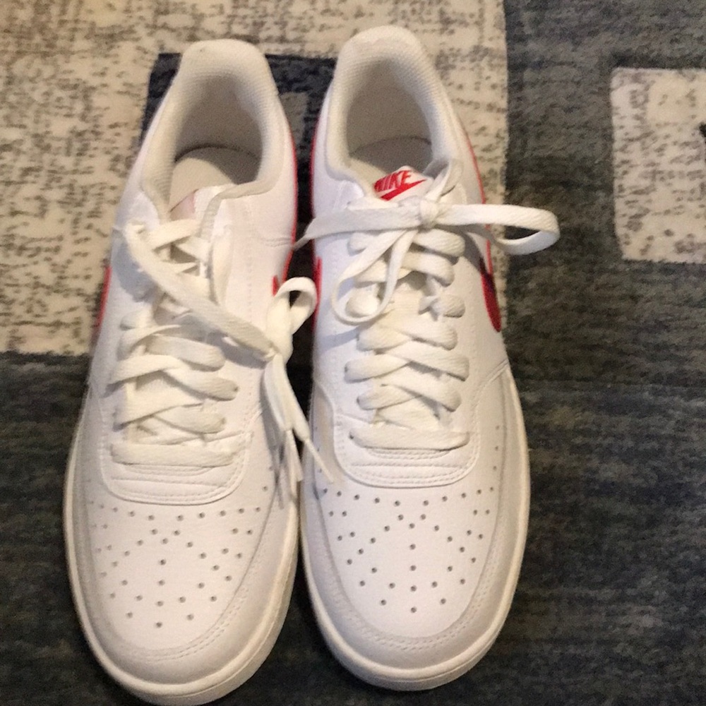 Nike low top red.
